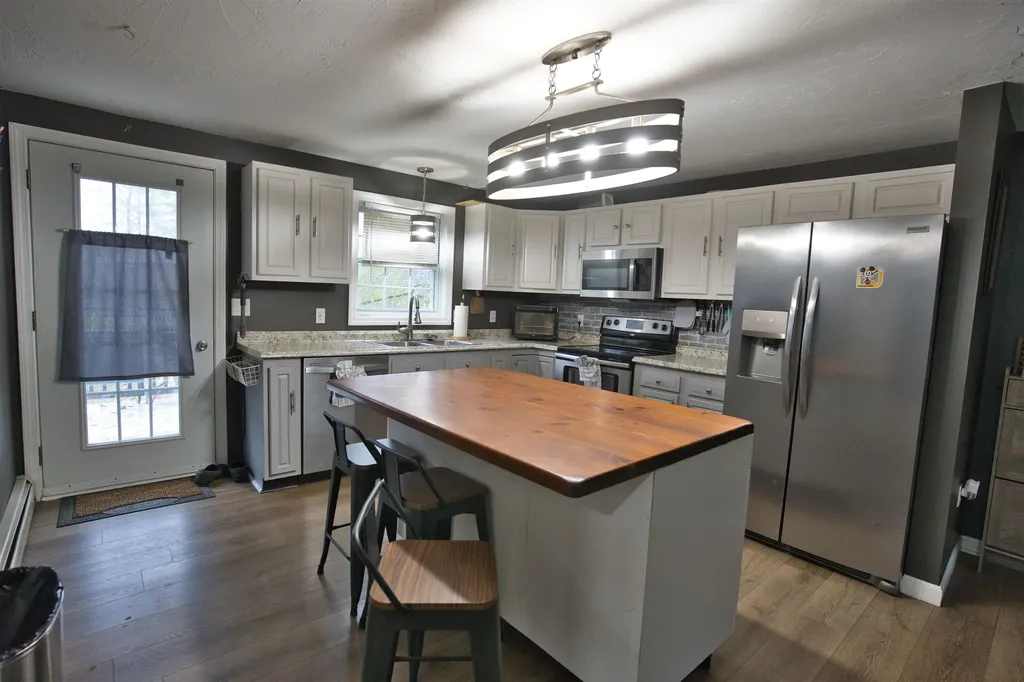 6 Friar Tuck Road Canterbury NH 03224