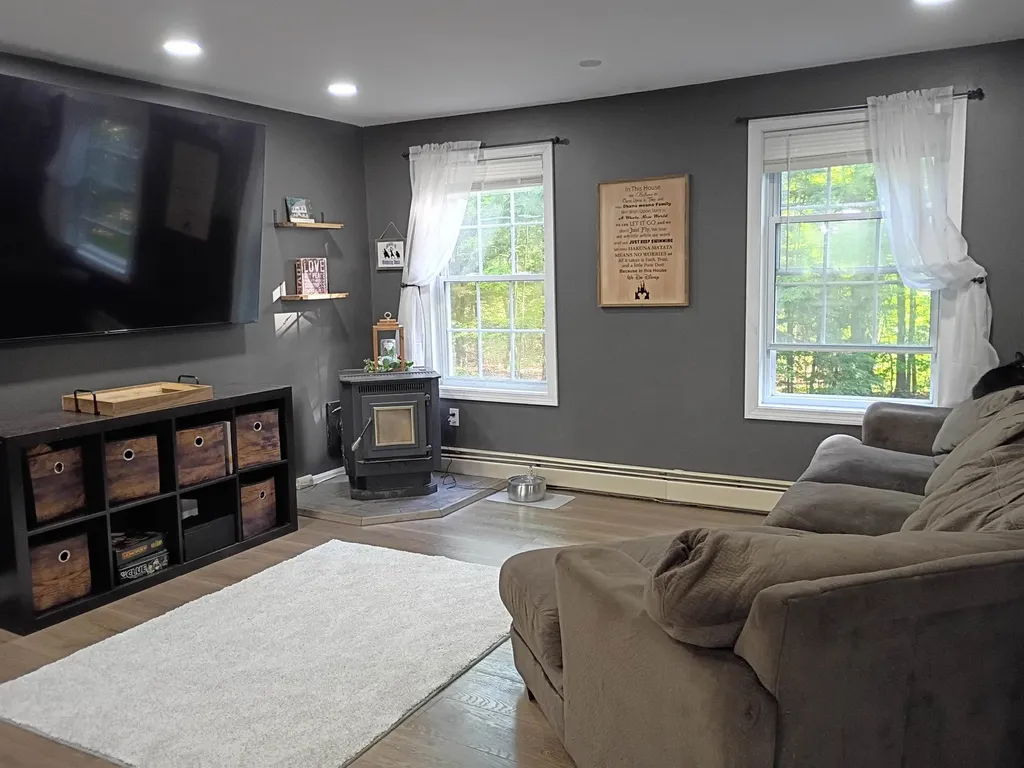 6 Friar Tuck Road Canterbury NH 03224