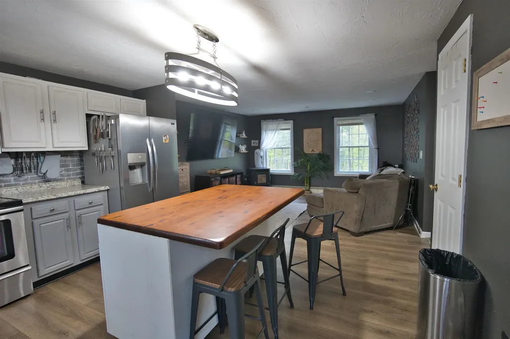 6 Friar Tuck Road Canterbury NH 03224