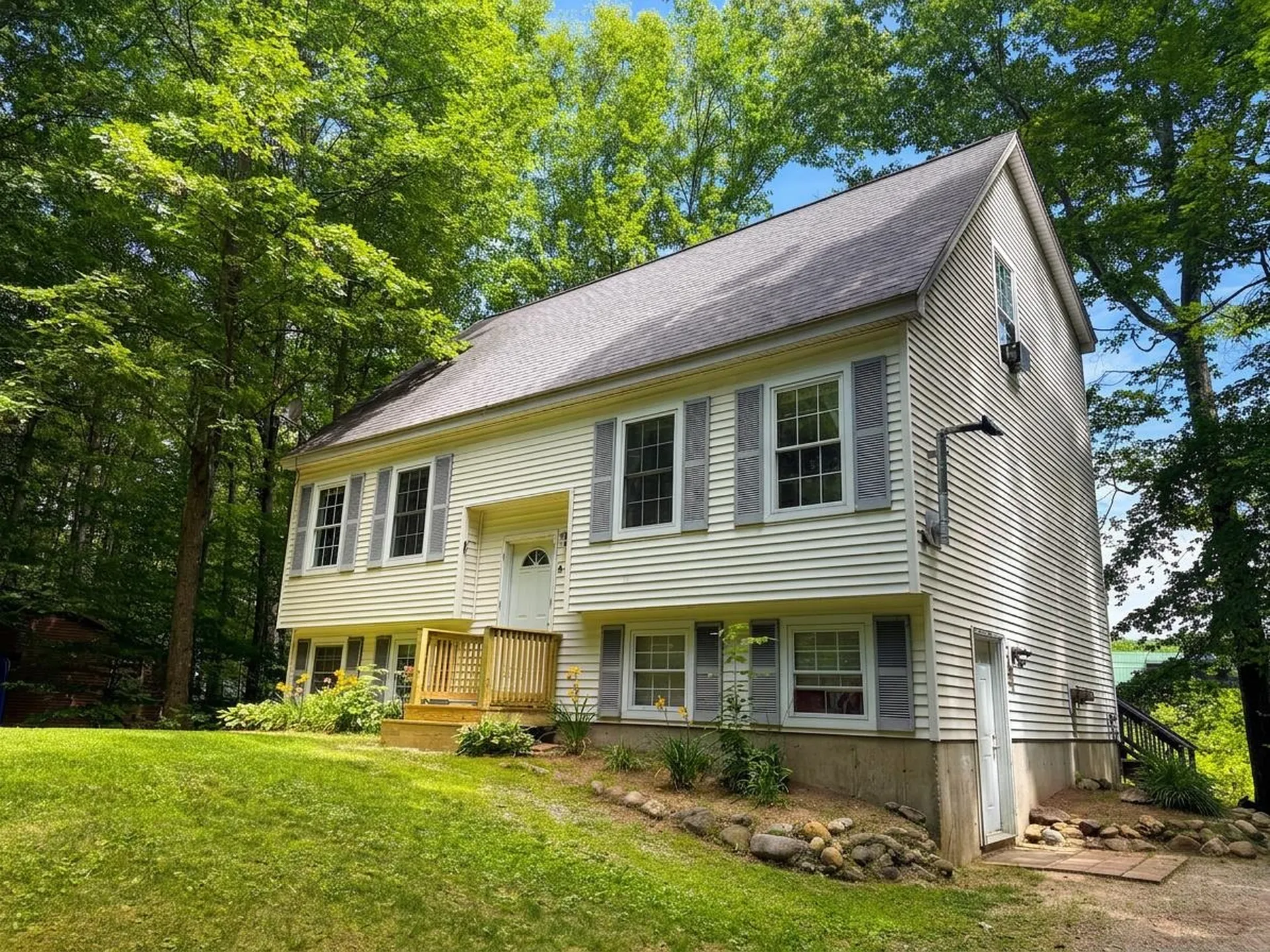 6 Friar Tuck Road Canterbury NH 03224