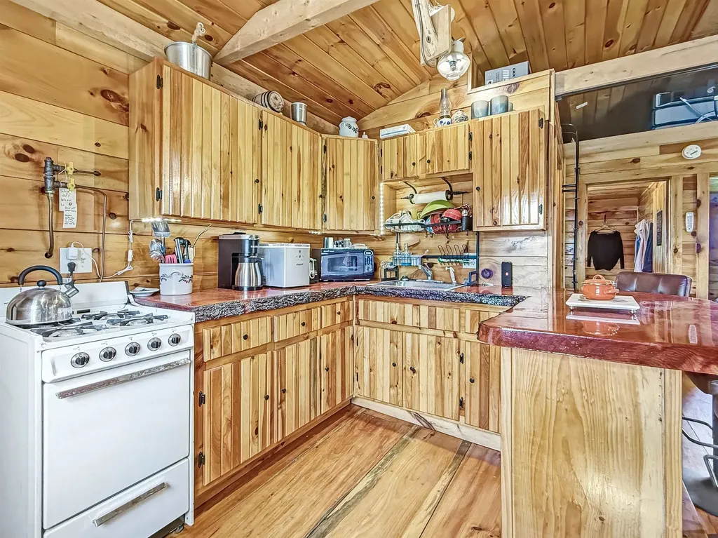 36 Moss Drive Stewartstown NH 03576