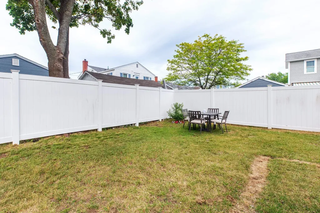 14 Fellows Avenue Hampton NH 03842