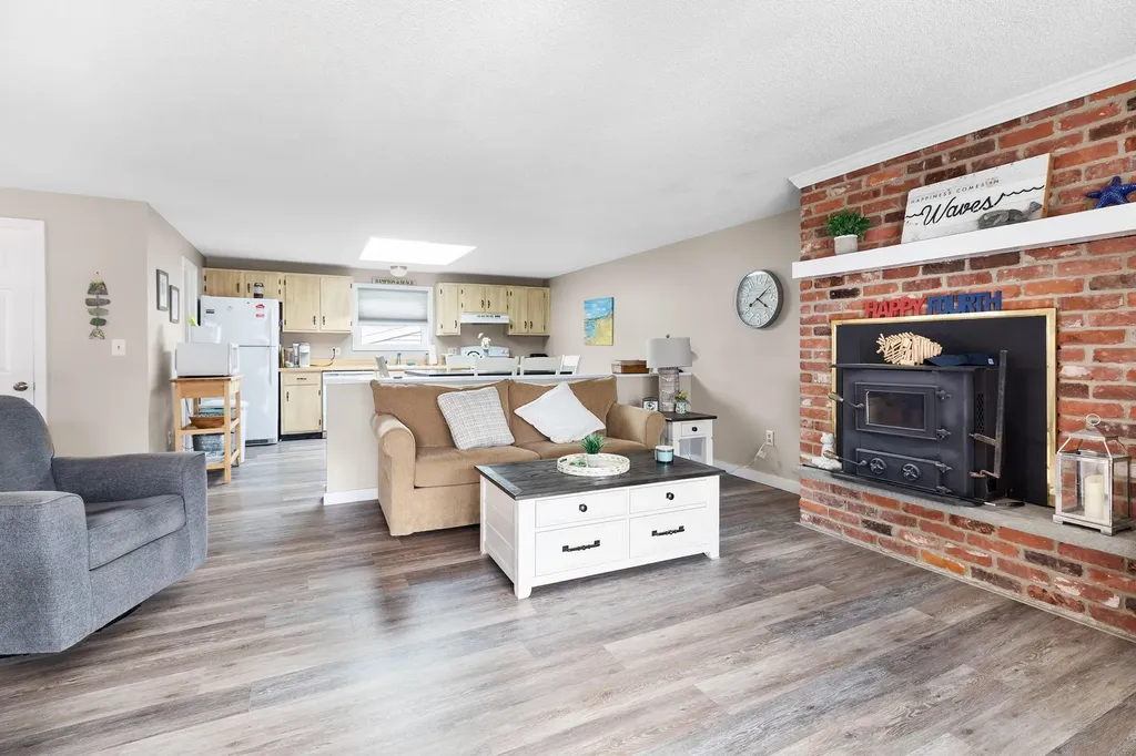 14 Fellows Avenue Hampton NH 03842
