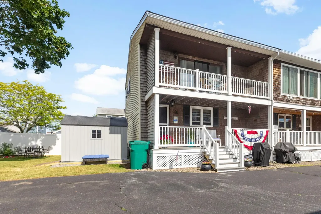 14 Fellows Avenue Hampton NH 03842