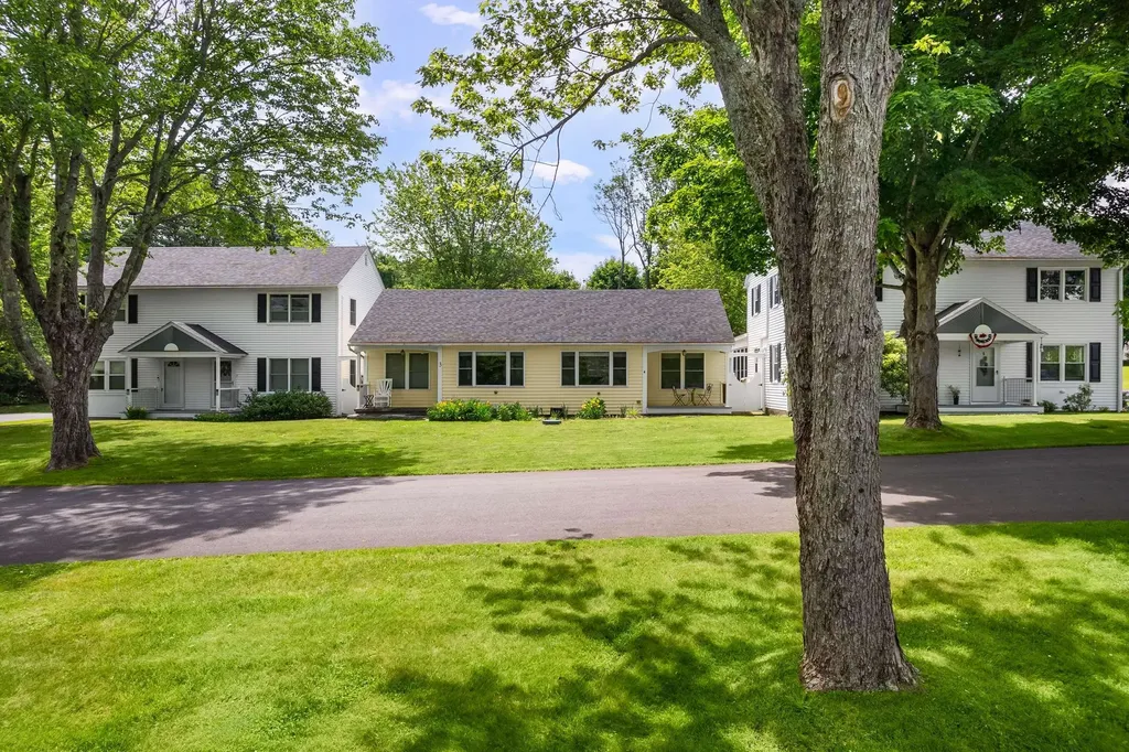 18 Woodside Meadow Road York ME 03909