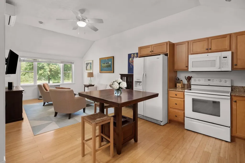 18 Woodside Meadow Road York ME 03909