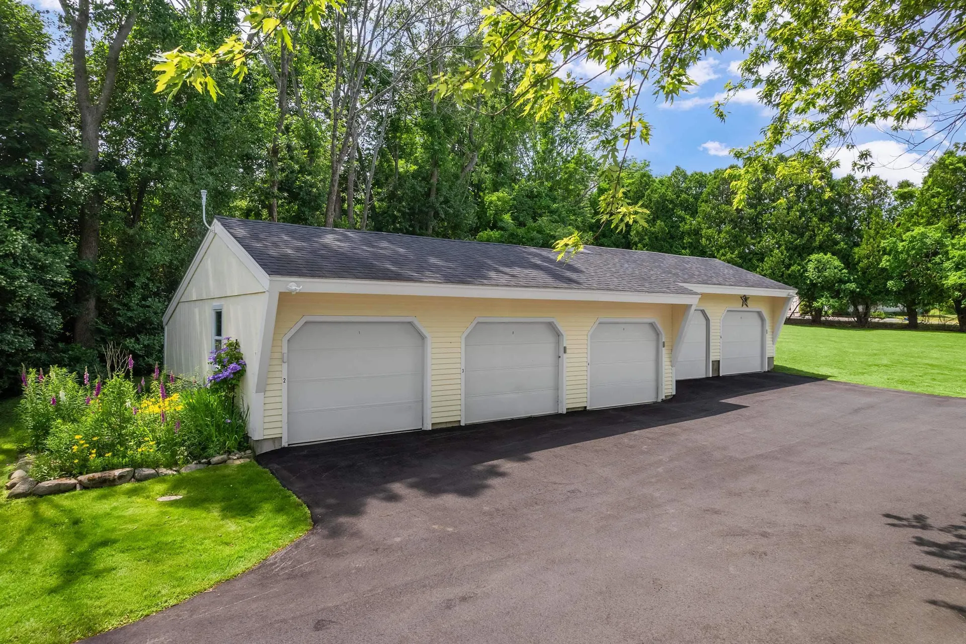 18 Woodside Meadow Road York ME 03909