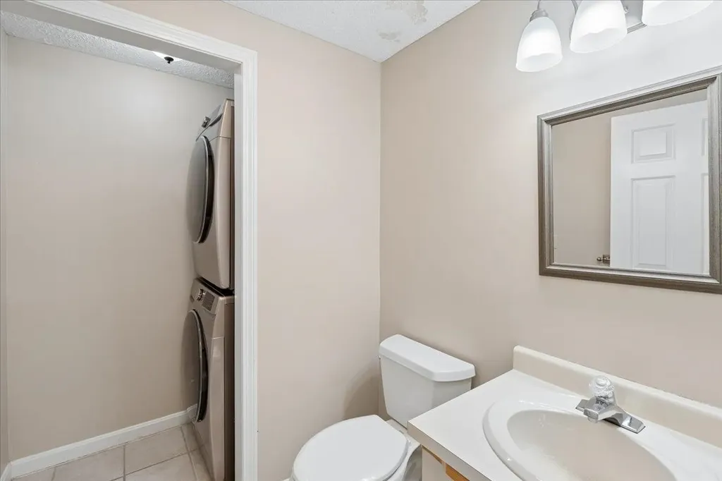 378 Winding Pond Road Londonderry NH 03053