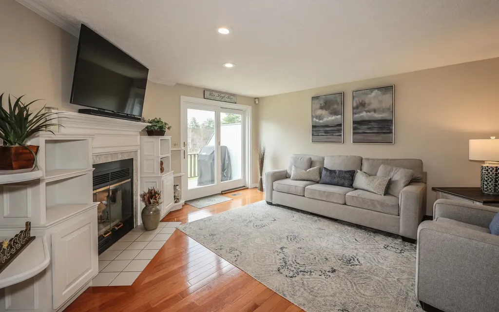 378 Winding Pond Road Londonderry NH 03053