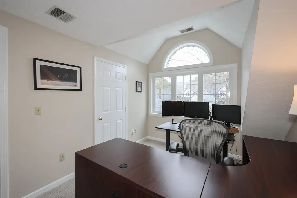 378 Winding Pond Road Londonderry NH 03053