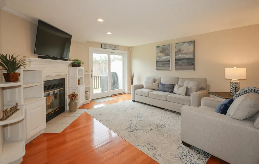 378 Winding Pond Road Londonderry NH 03053