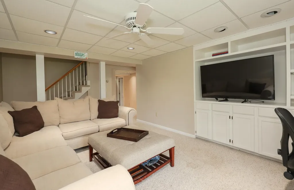 378 Winding Pond Road Londonderry NH 03053