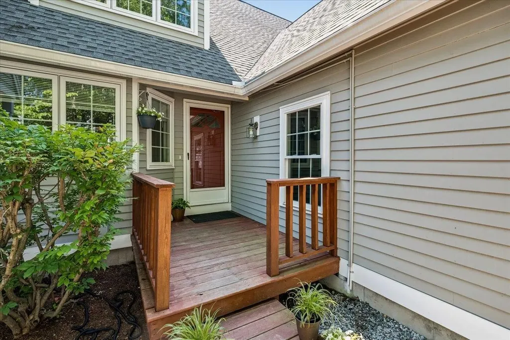 378 Winding Pond Road Londonderry NH 03053