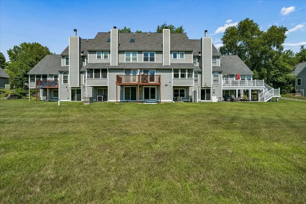 378 Winding Pond Road Londonderry NH 03053