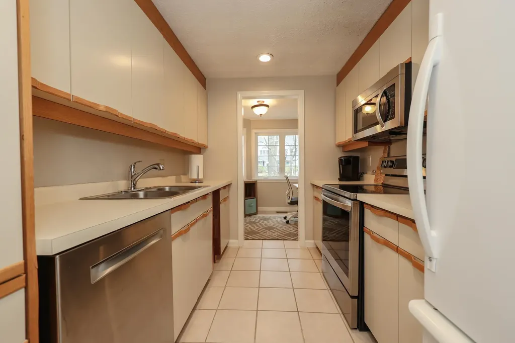 378 Winding Pond Road Londonderry NH 03053