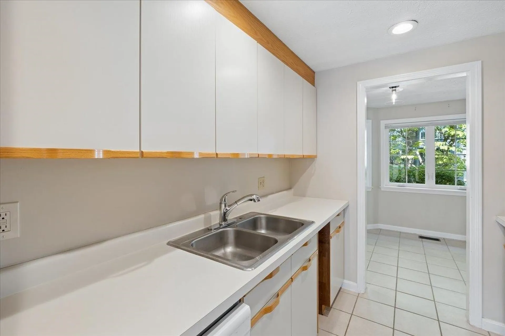 378 Winding Pond Road Londonderry NH 03053