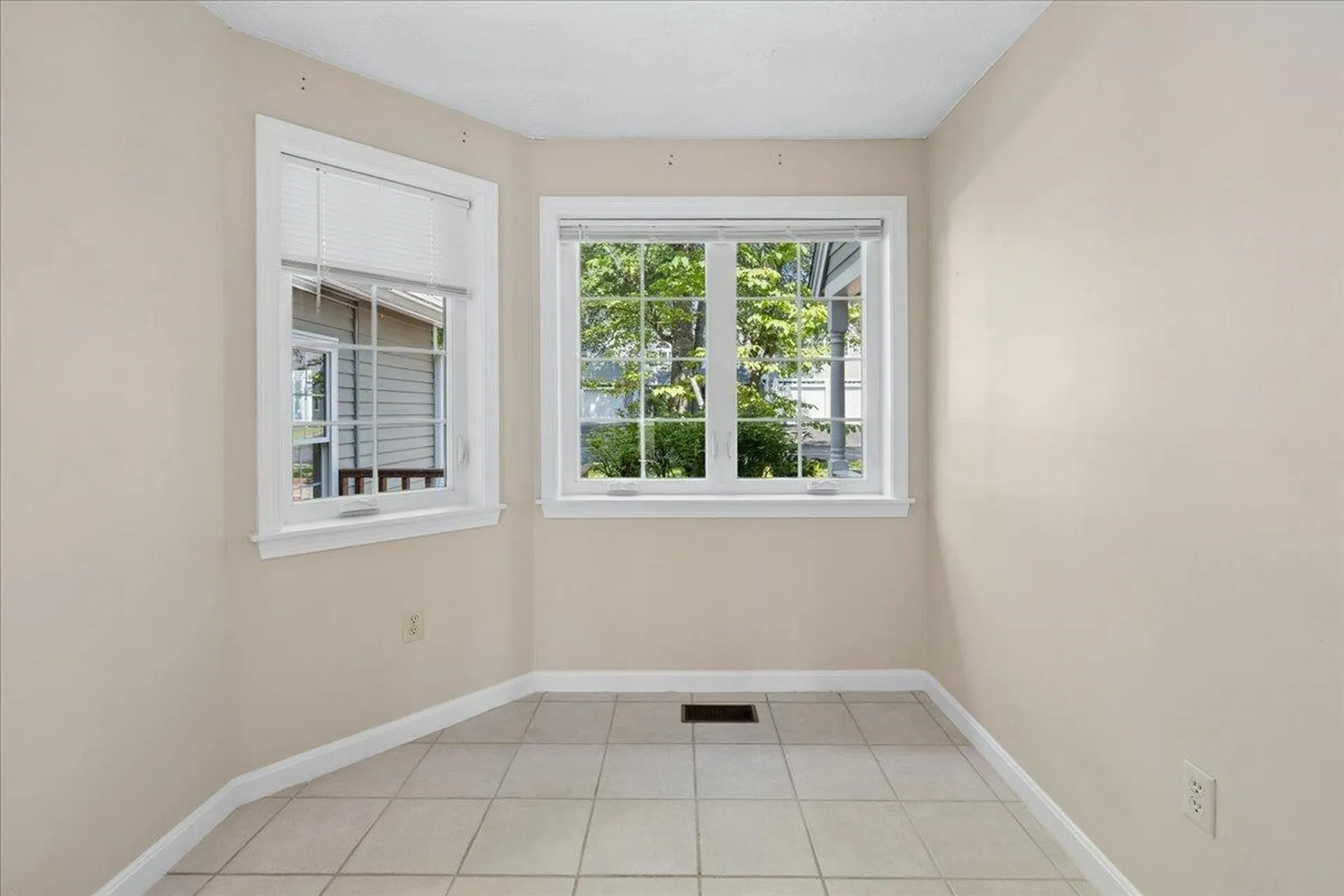 378 Winding Pond Road Londonderry NH 03053