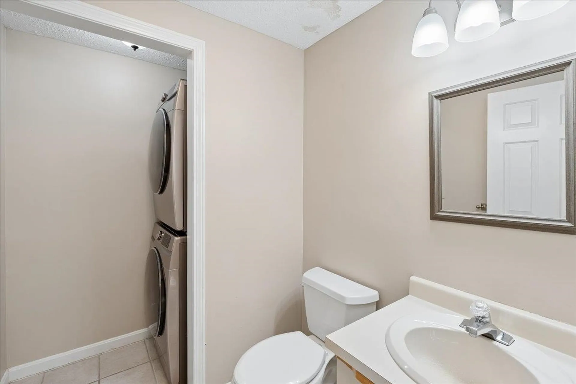 378 Winding Pond Road Londonderry NH 03053