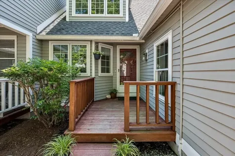 378 Winding Pond Road Londonderry NH 03053