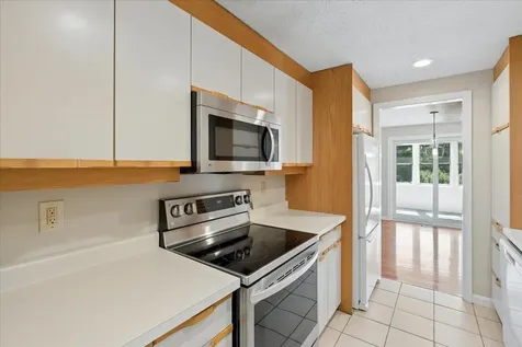 378 Winding Pond Road Londonderry NH 03053