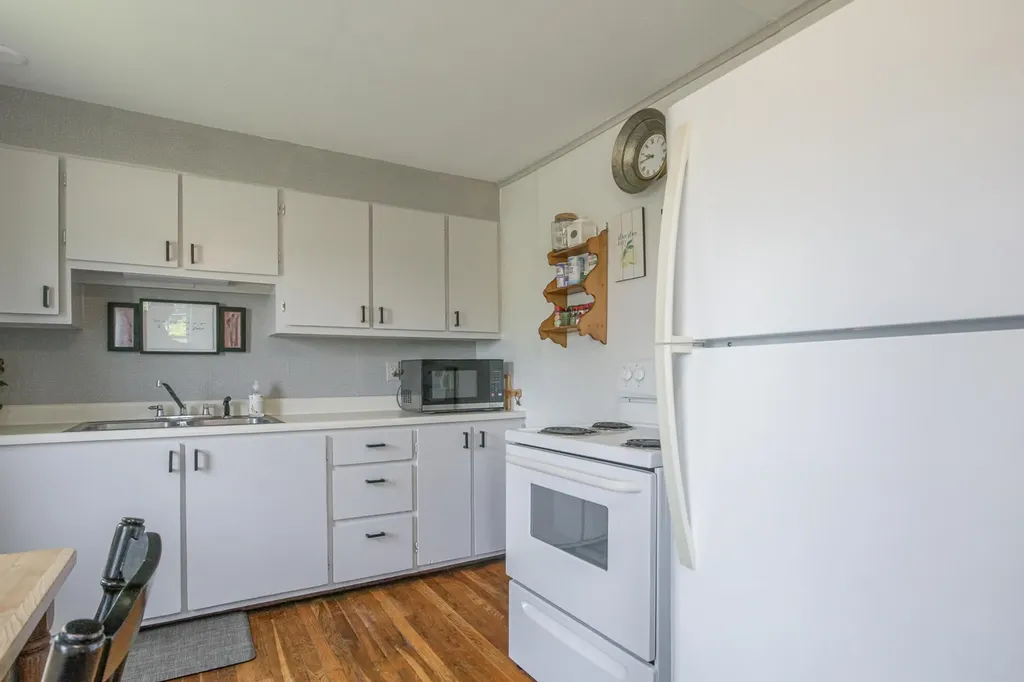 330 Knox Marsh Road Madbury NH 03823