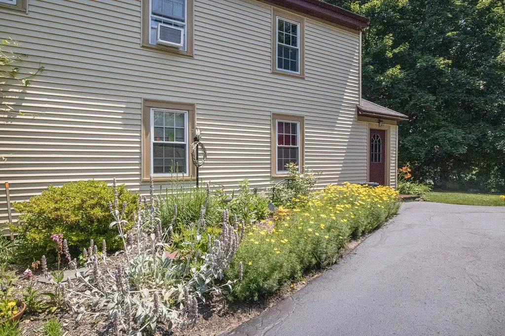 330 Knox Marsh Road Madbury NH 03823