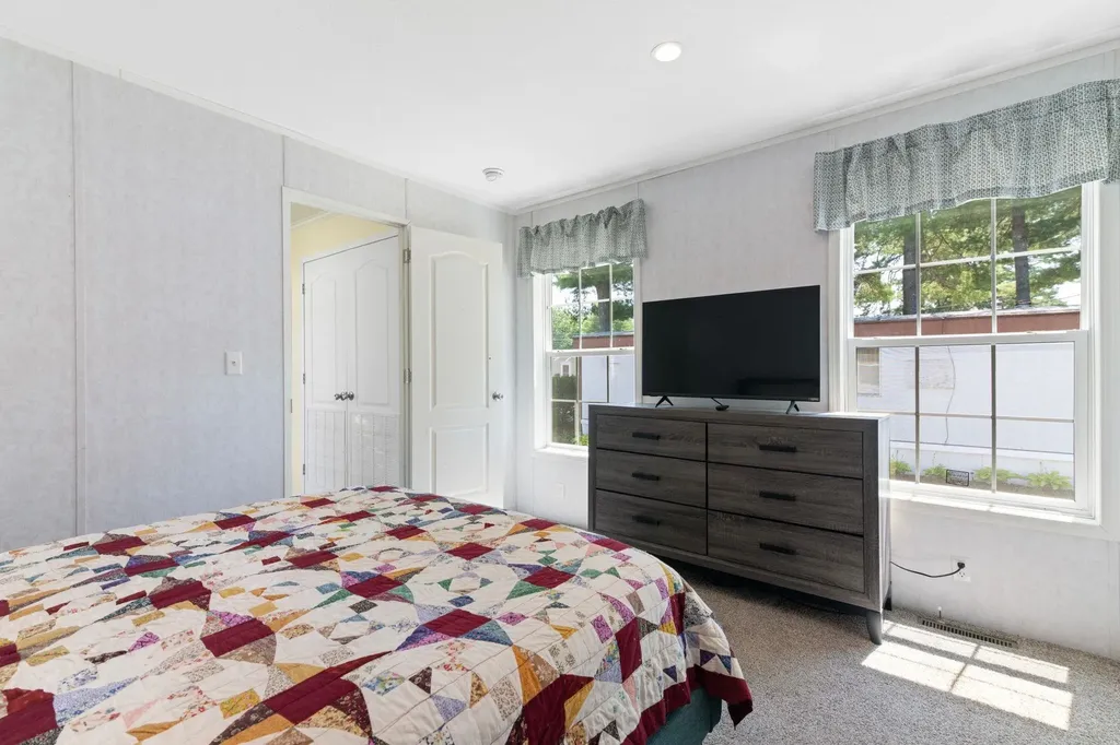 26 Cedar Street Hinsdale NH 03451