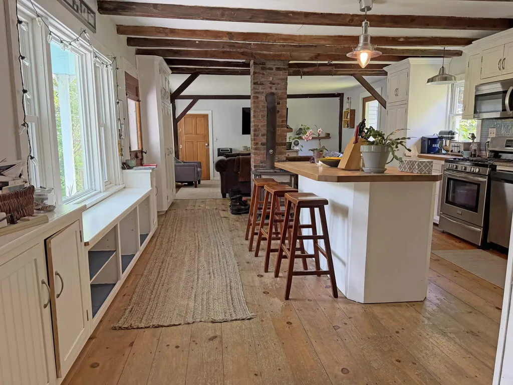 195 Bellows Falls Road Putney VT 05346
