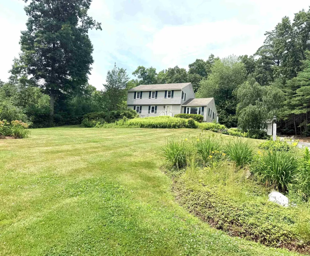 22 Beechwood Road Hudson NH 03051