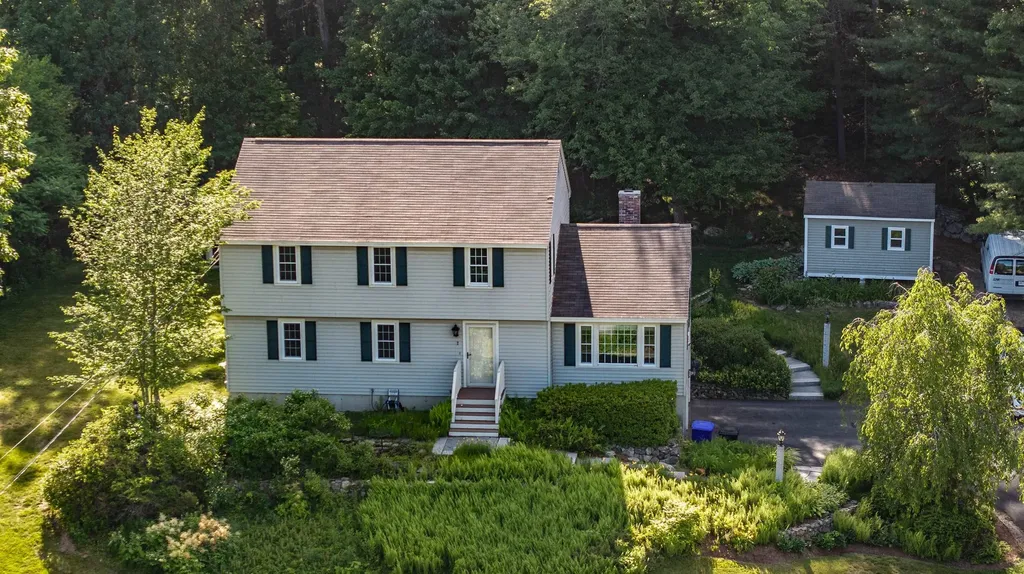 22 Beechwood Road Hudson NH 03051