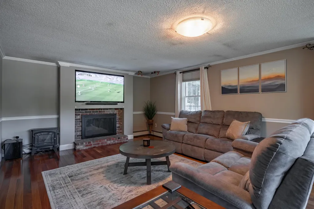 22 Beechwood Road Hudson NH 03051