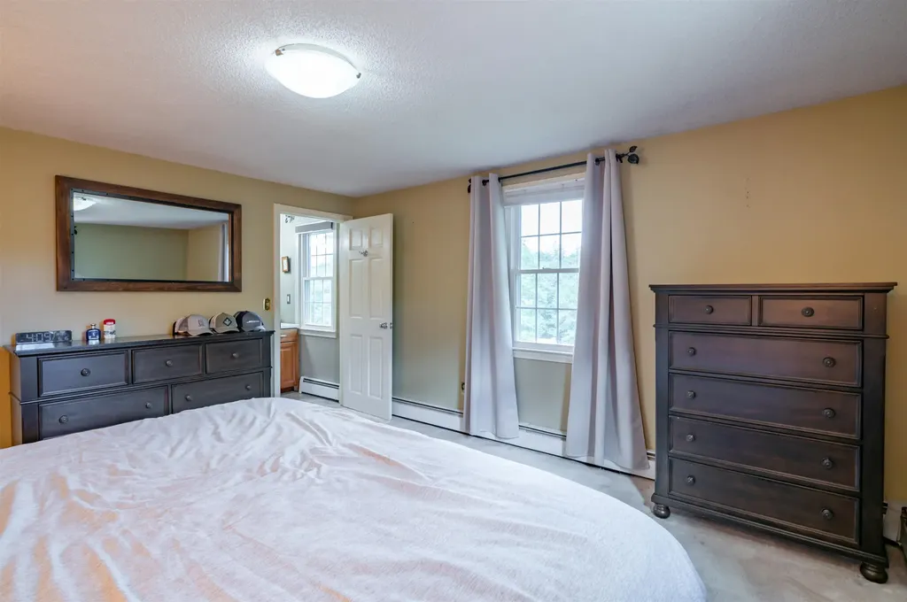 22 Beechwood Road Hudson NH 03051