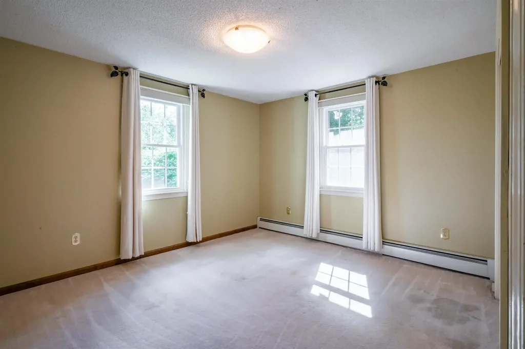 22 Beechwood Road Hudson NH 03051