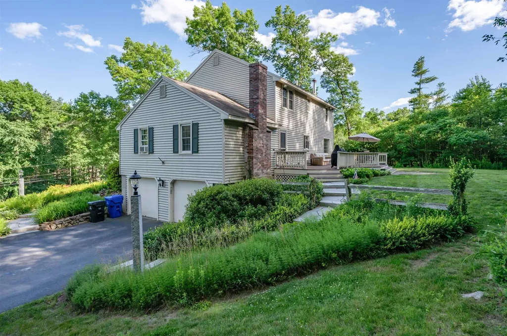 22 Beechwood Road Hudson NH 03051