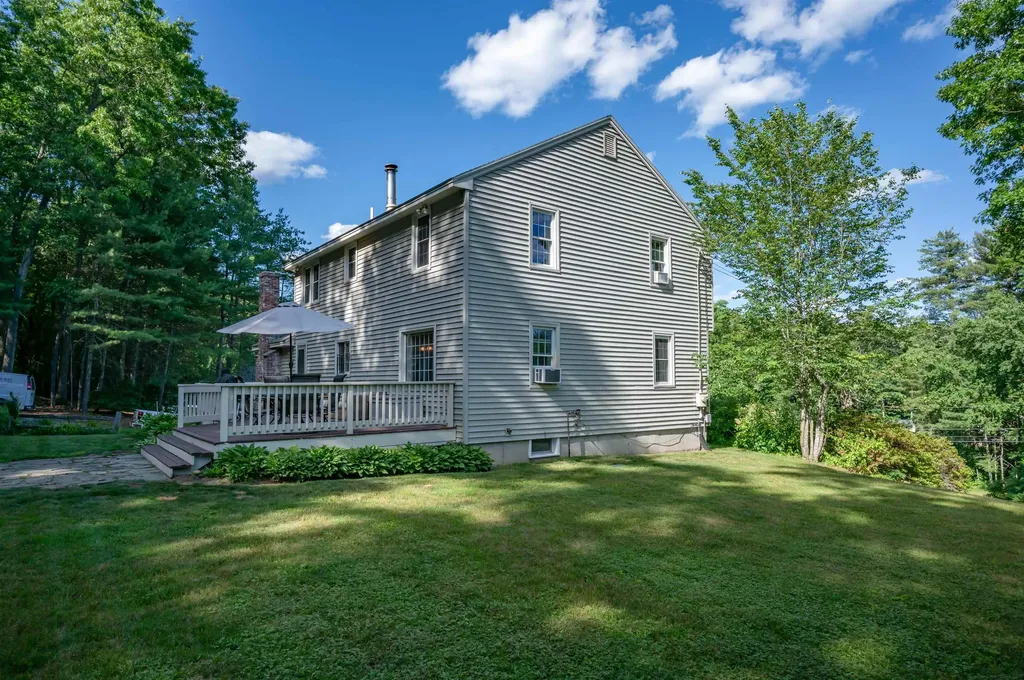 22 Beechwood Road Hudson NH 03051