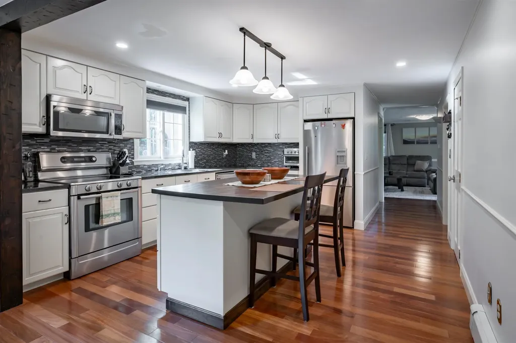 22 Beechwood Road Hudson NH 03051