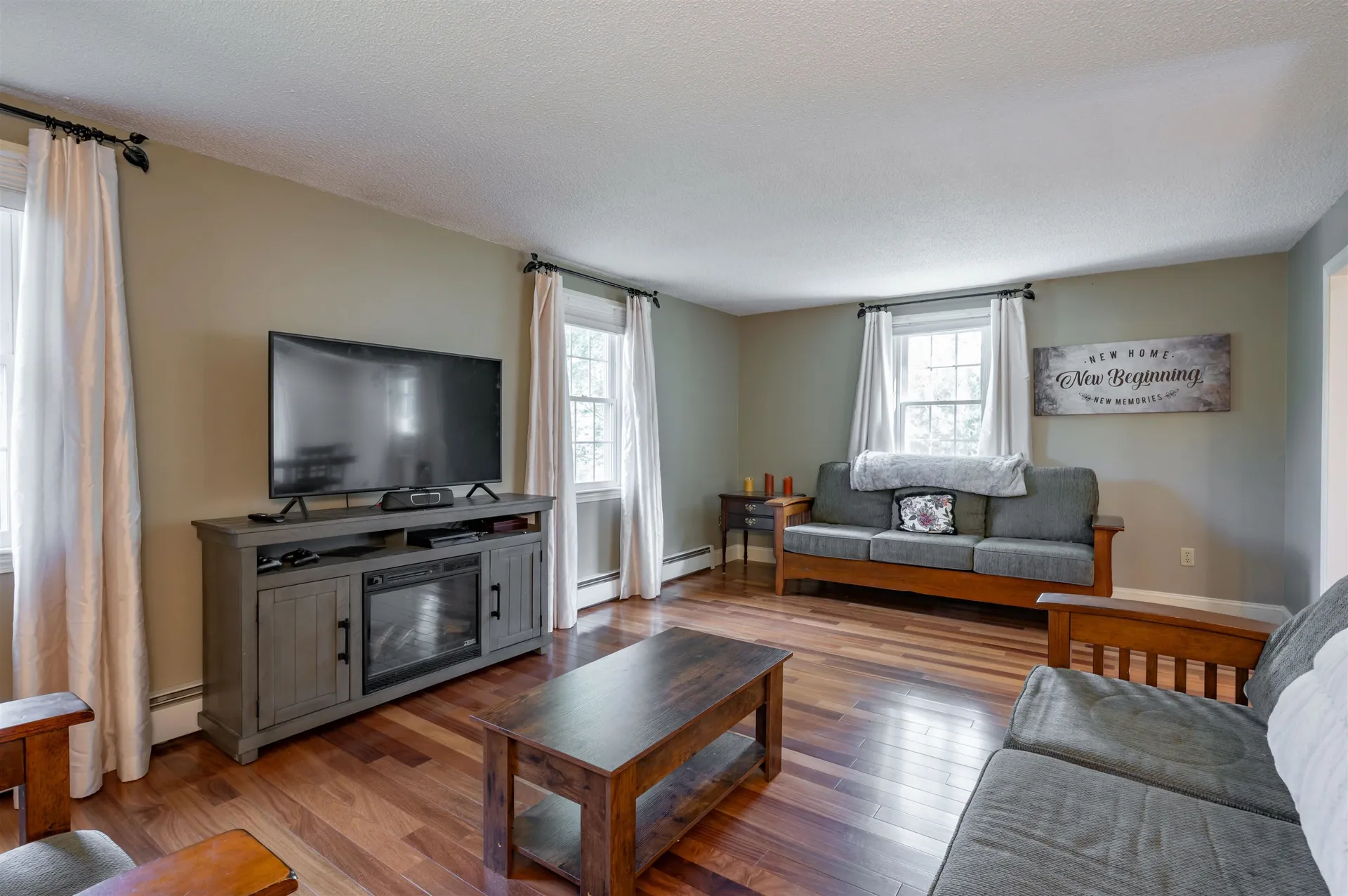 22 Beechwood Road Hudson NH 03051