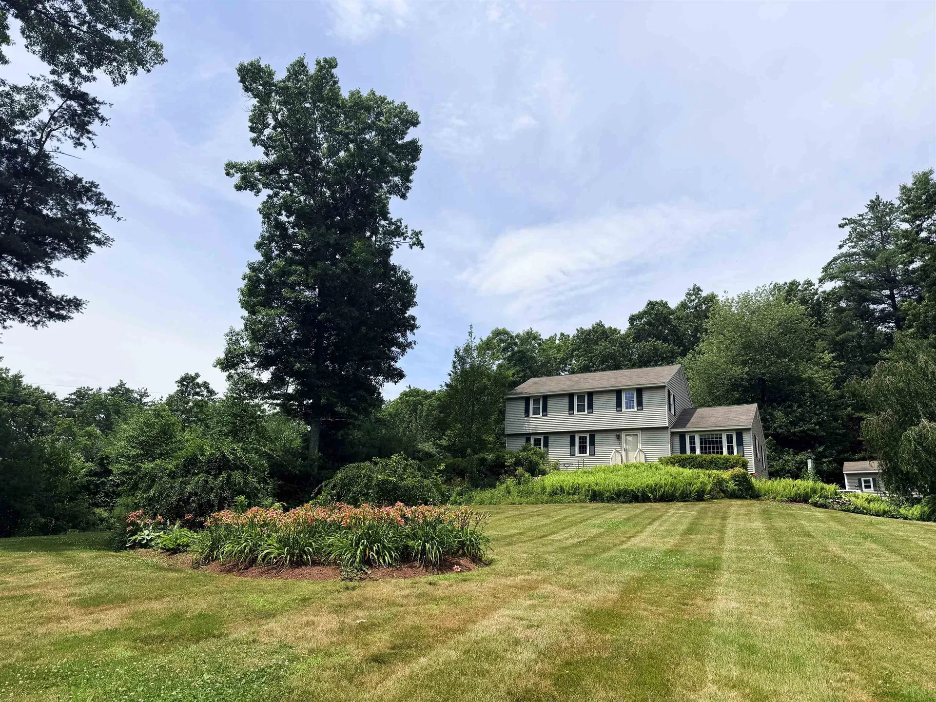 22 Beechwood Road Hudson NH 03051