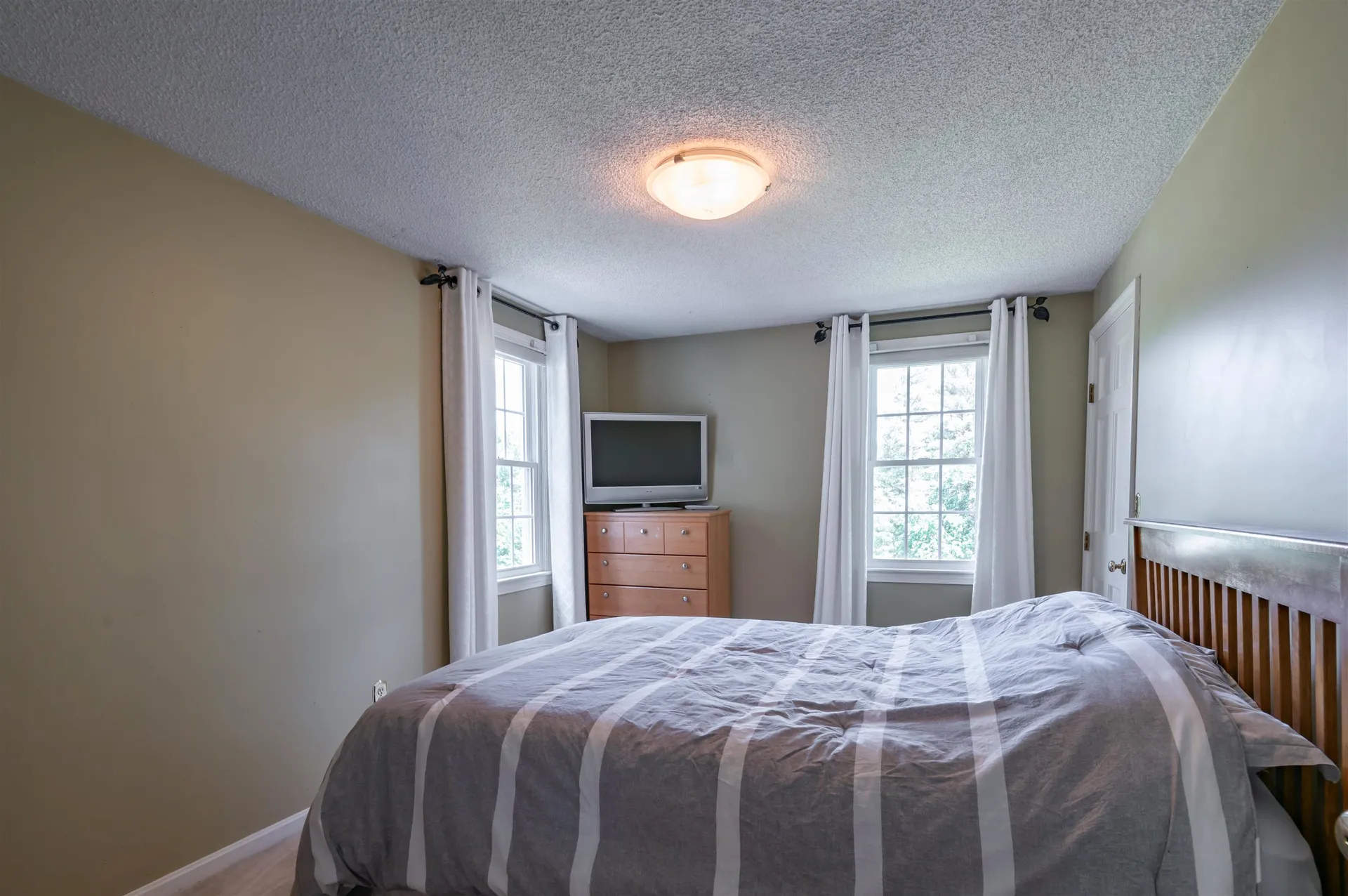 22 Beechwood Road Hudson NH 03051