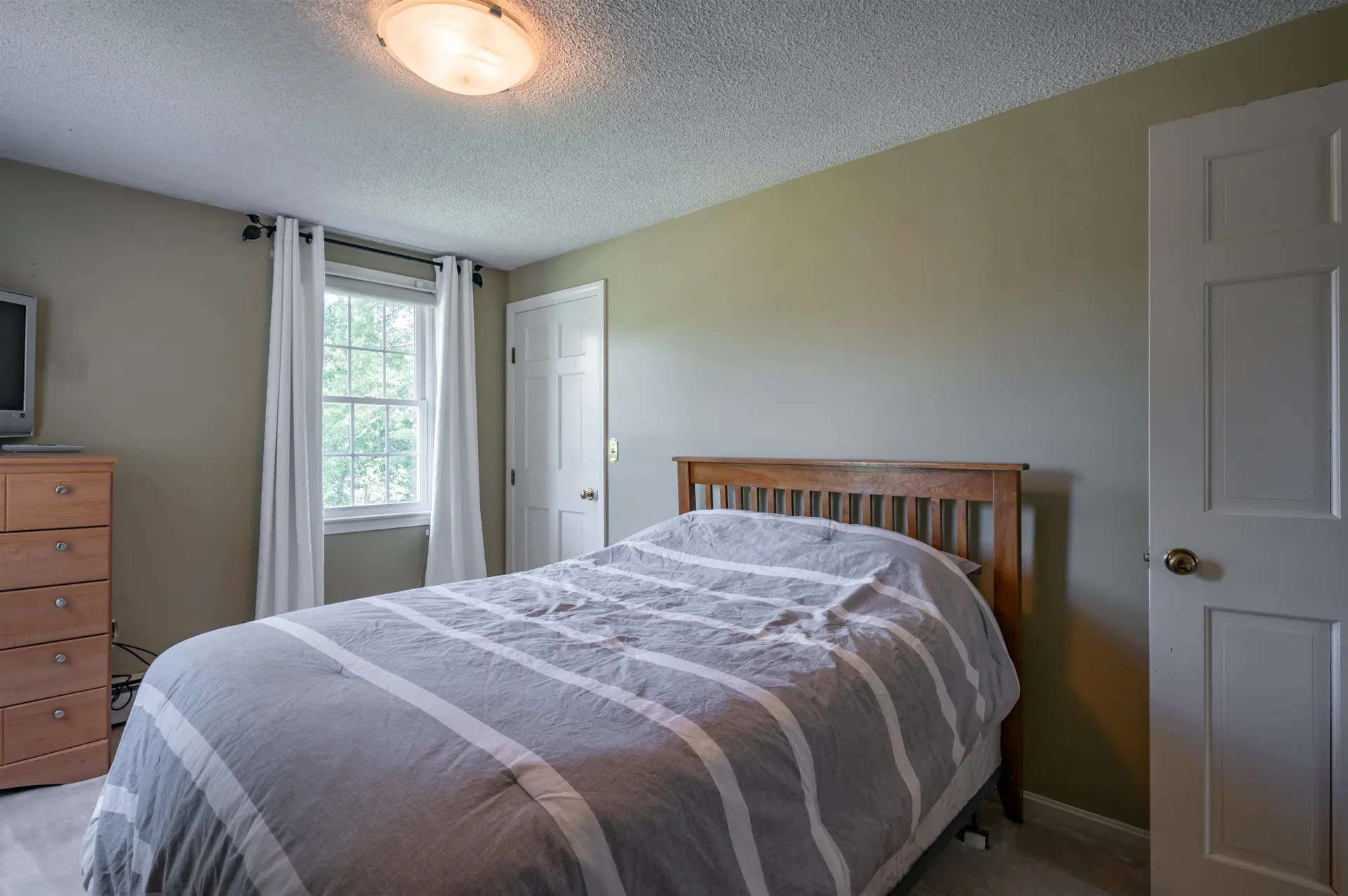 22 Beechwood Road Hudson NH 03051
