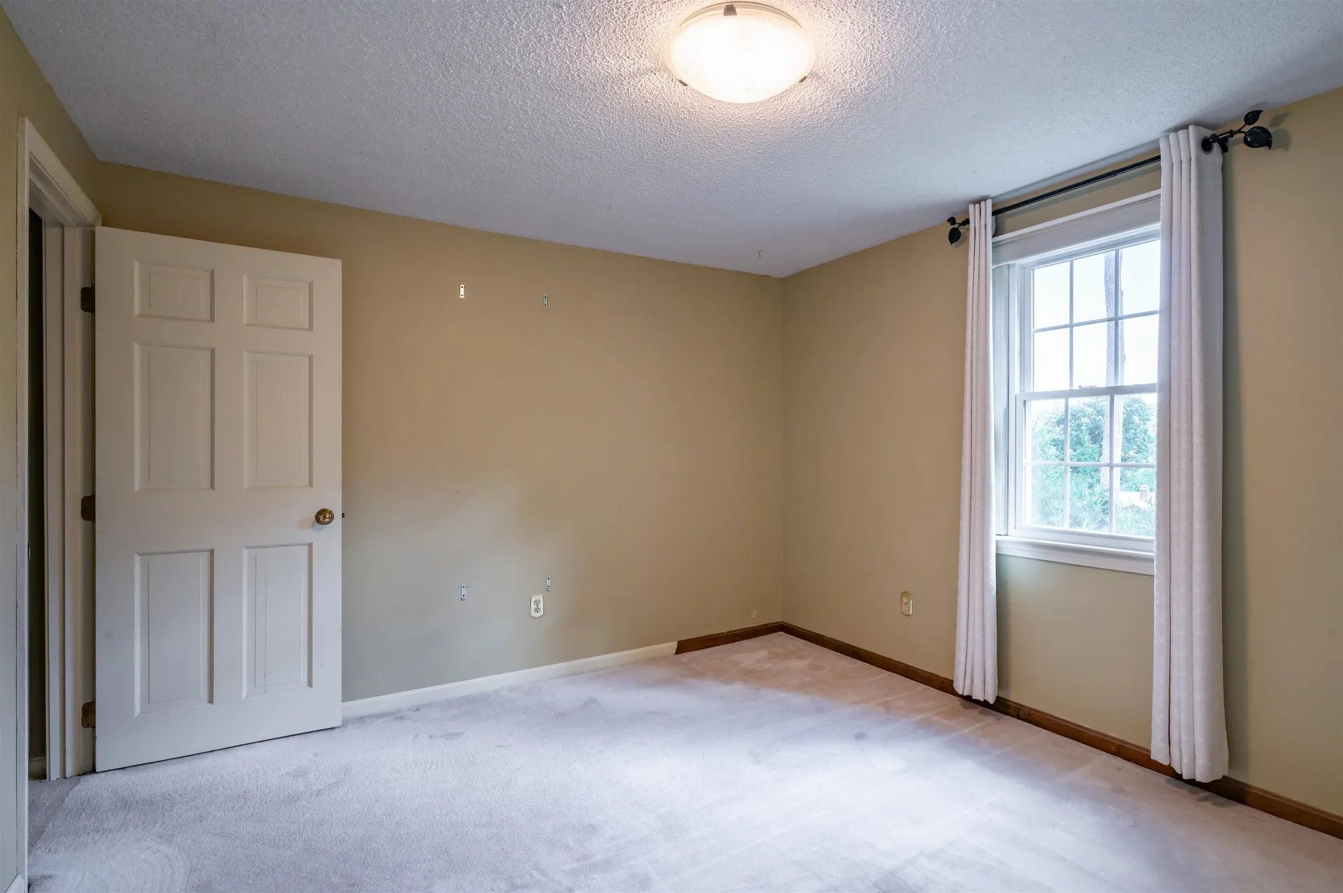 22 Beechwood Road Hudson NH 03051