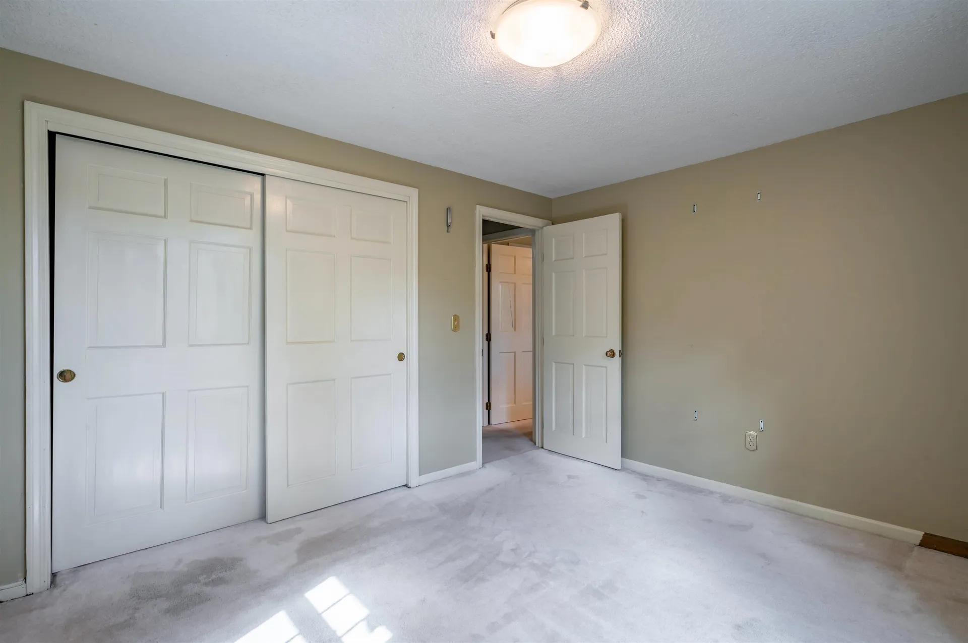 22 Beechwood Road Hudson NH 03051