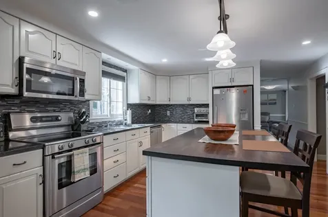 22 Beechwood Road Hudson NH 03051