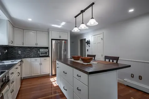 22 Beechwood Road Hudson NH 03051