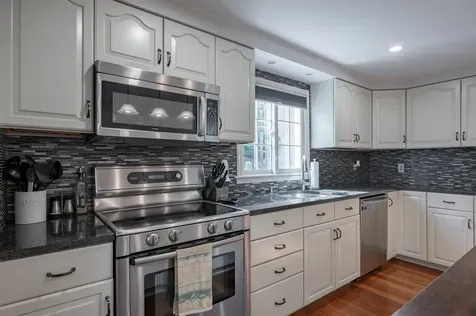 22 Beechwood Road Hudson NH 03051
