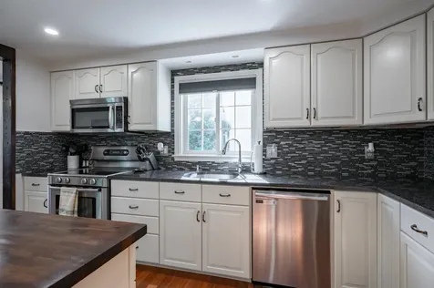22 Beechwood Road Hudson NH 03051