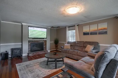 22 Beechwood Road Hudson NH 03051