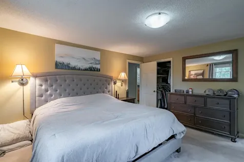 22 Beechwood Road Hudson NH 03051