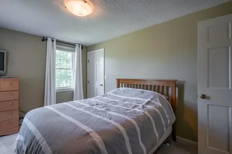 22 Beechwood Road Hudson NH 03051