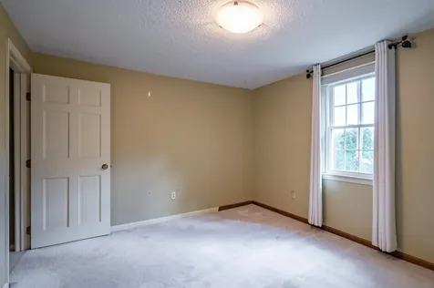 22 Beechwood Road Hudson NH 03051